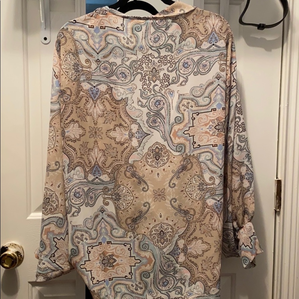 Cute blouse...😍 - Picture 3 of 3